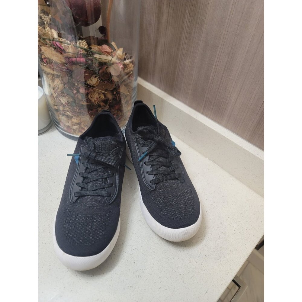 Vessi Weekend waterproof casual sneakers, size 8, black